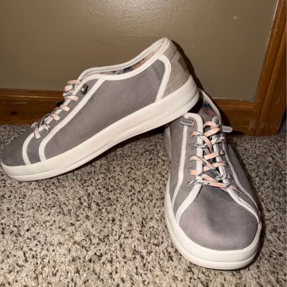 New! Women’s Hey Dude Slip On Sneakers - SZ 9 - Style Katrina Joy